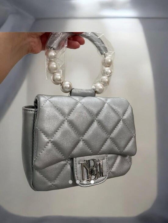 Badgley Mischka Handbags - NWT Badgley Mischka Elegant Silver Quilted Handbag with Crossbody Strap.